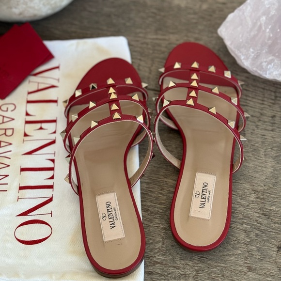 Stunning red Valentino rockstud Sandals - Picture 4 of 5